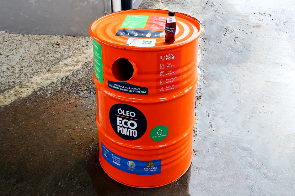 Ecoponto para descarte de óleo de cozinha usado