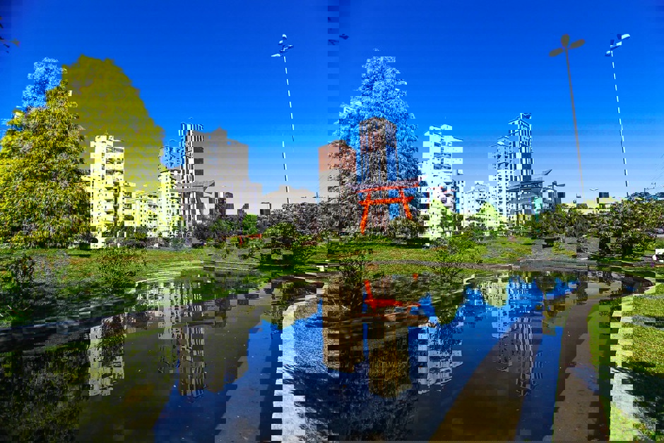 Praça Tori, no Jardim Aquarius, mostra alto nível do padrão de limpeza em São José dos Campos