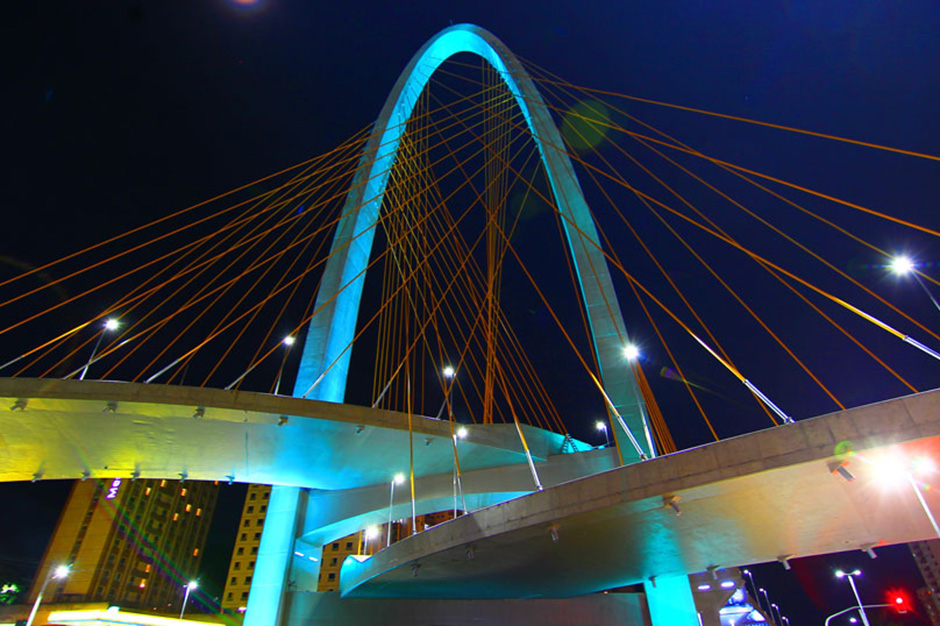 Foto da ponte estaiada de São José dos Campos